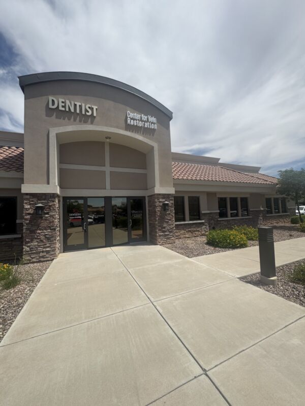 Exterior photo of the Gilbert, Arizona location of center for Vein Restoration showing the outside of the building