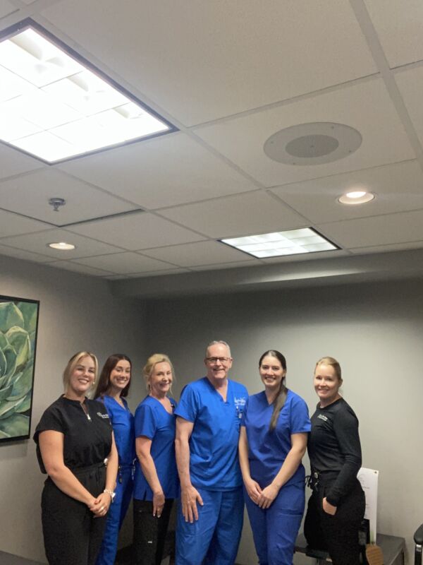 Foto de grupo del equipo en la ubicación de Salem, Nuevo Hampshire, del Center for Vein Restoration.