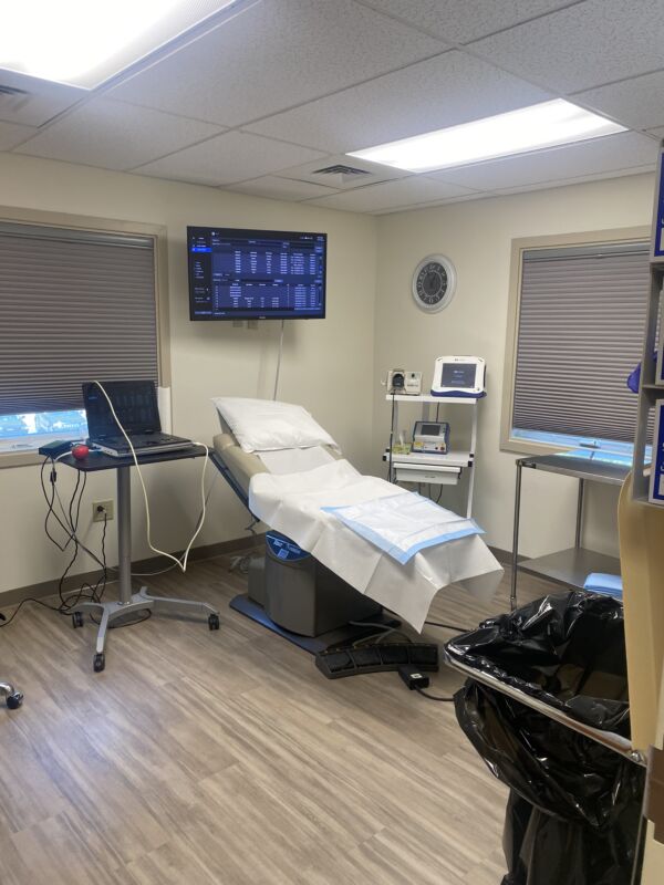 Interior photo of the Middletown, Connecticut location of center for Vein Restoration showing the Procedure Room