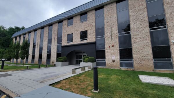 Exterior photo of the Morristown, New Jersey location of center for Vein Restoration showing the outside of the building