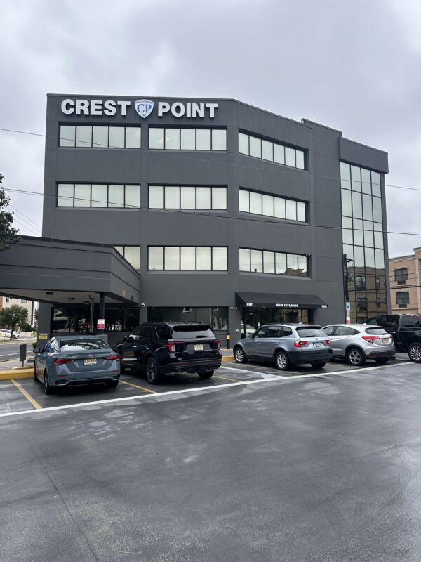 Exterior Photo of the Center for Vein Restoration in North Bergen, New Jersey showing outside of the clinic