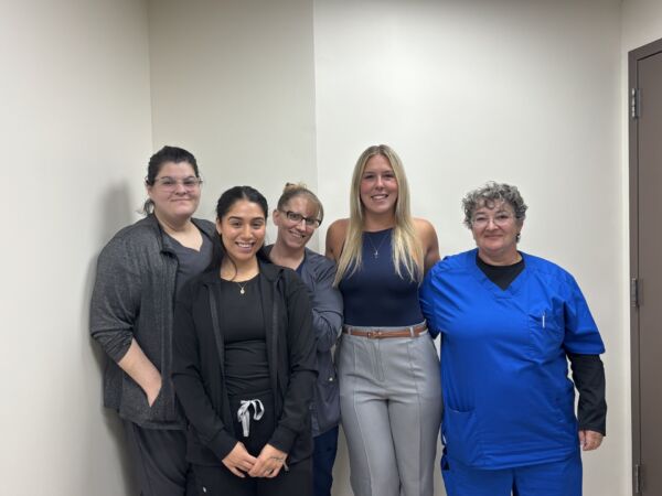 Foto de grupo del equipo en la ubicación de Sylvania, Ohio, del Center for Vein Restoration.