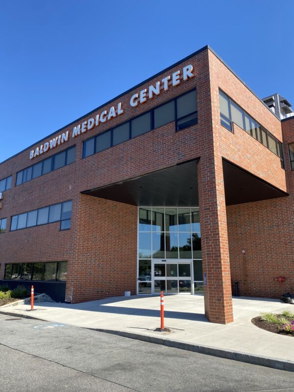 Foto del exterior del Center for Vein Restoration en Woburn, Massachusetts.