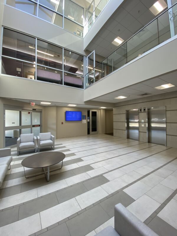 Foto del interior del Center for Vein Restoration en Woburn, Massachusetts.