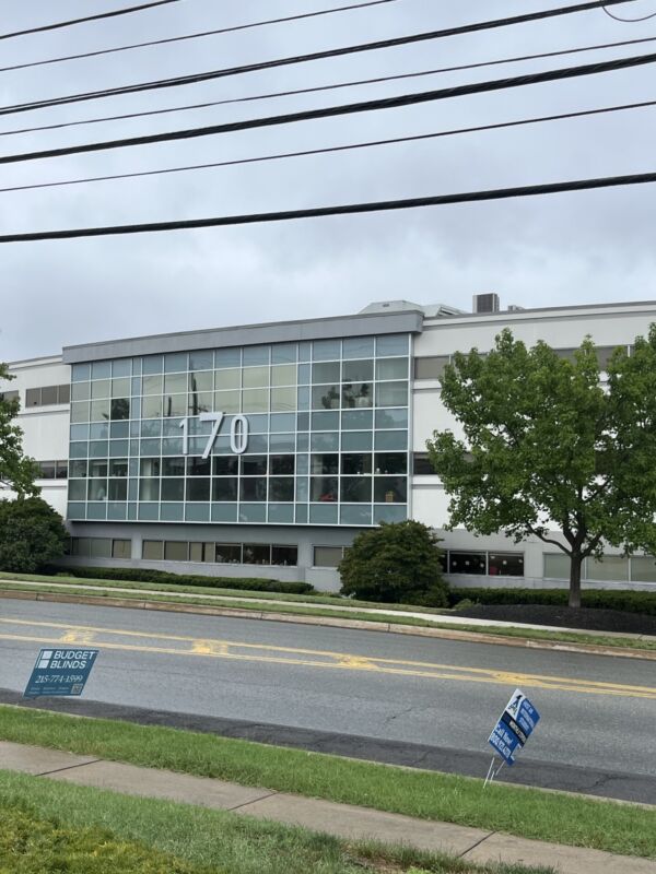 Exterior photo of the King of Prussia, Pennsylvania, location of center for Vein Restoration showing the outside of the building