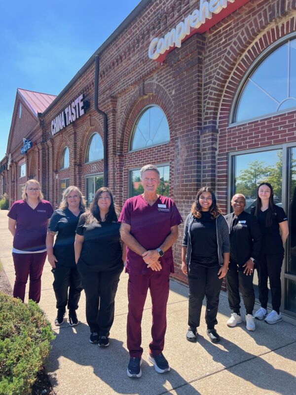 Foto de grupo del equipo en la ubicación de Jeffersonville, Indiana, del Center for Vein Restoration.