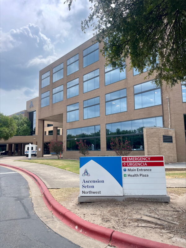 Exterior photo of the Northwest Austin, Texas location of center for Vein Restoration showing the outside of the building