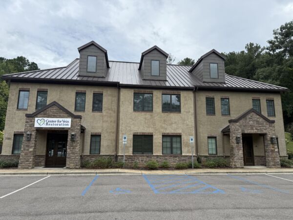 Exterior photo of the Trussville, Alabama location of center for Vein Restoration showing the outside of the building