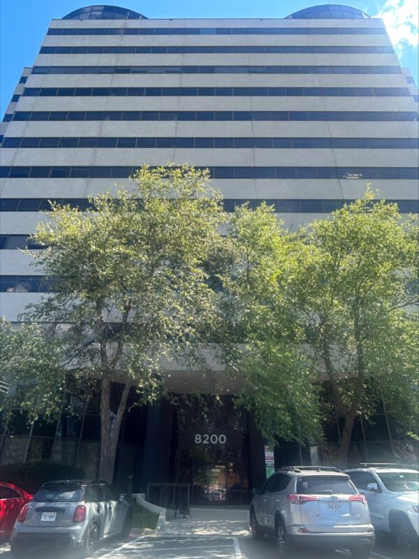 Exterior Photo of the Center for Vein Restoration in McLean, Virginia