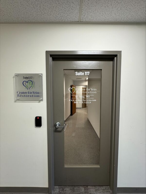exterior photo at the Wilmington, DE location of Center for Vein Restoration showing the front door