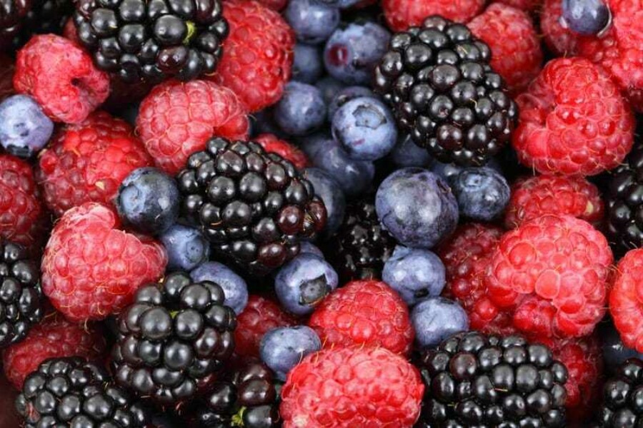 blackberries berries raspberries effect on skin